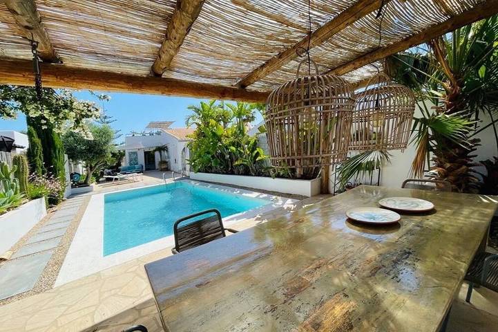 Ferienhaus für 6 Personen, mit Pool und Balkon sowie Garten in Cala Anguila