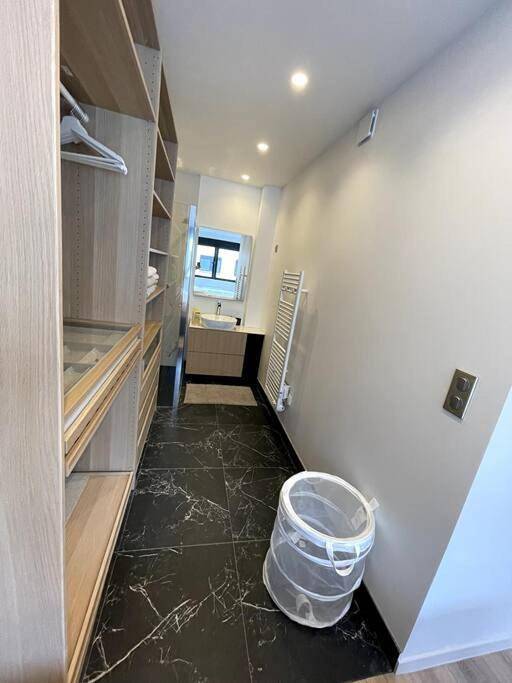Appartement entier, One-Bedroom Apartment in Rosny-sous-Bois, Seine-Saint-Denis