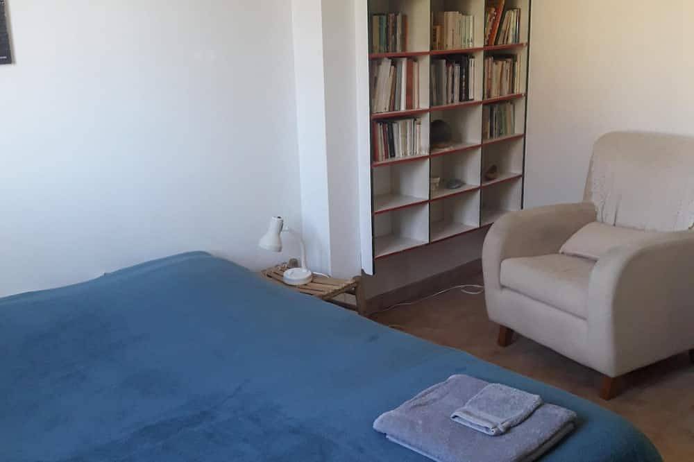 Beautiful spacious and quiet house in the heart of green Provence, open view in Draguignan, Draguignan region