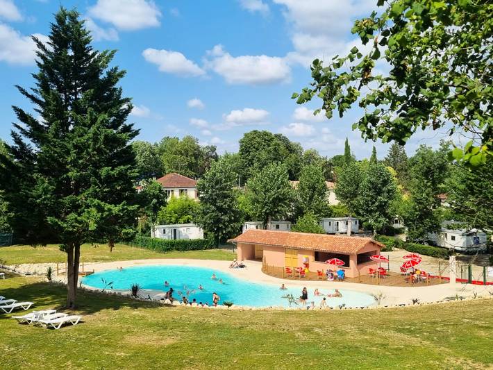Gîte pour 5 personnes, avec Terrasse et Piscine à Gondrin