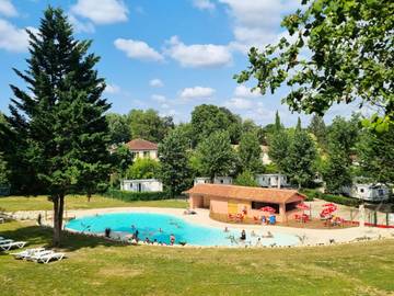 Mobil home pour 6 personnes, avec piscine et terrasse à Gondrin