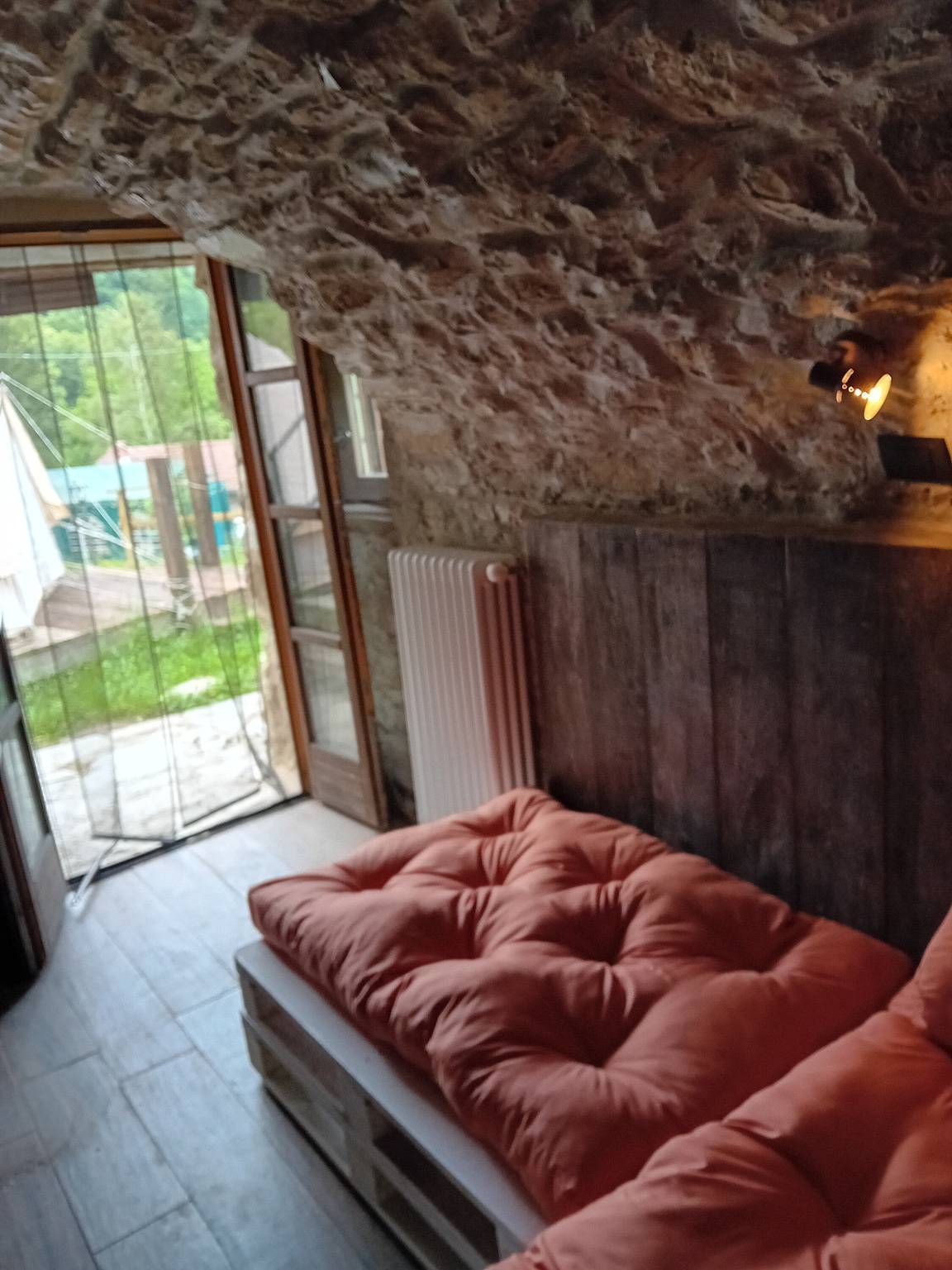 Caravan 'Glamping C Selva Tenda Ciliegio' con vista sulle montagne e giardino condiviso in Bene Lario, Provincia di Como