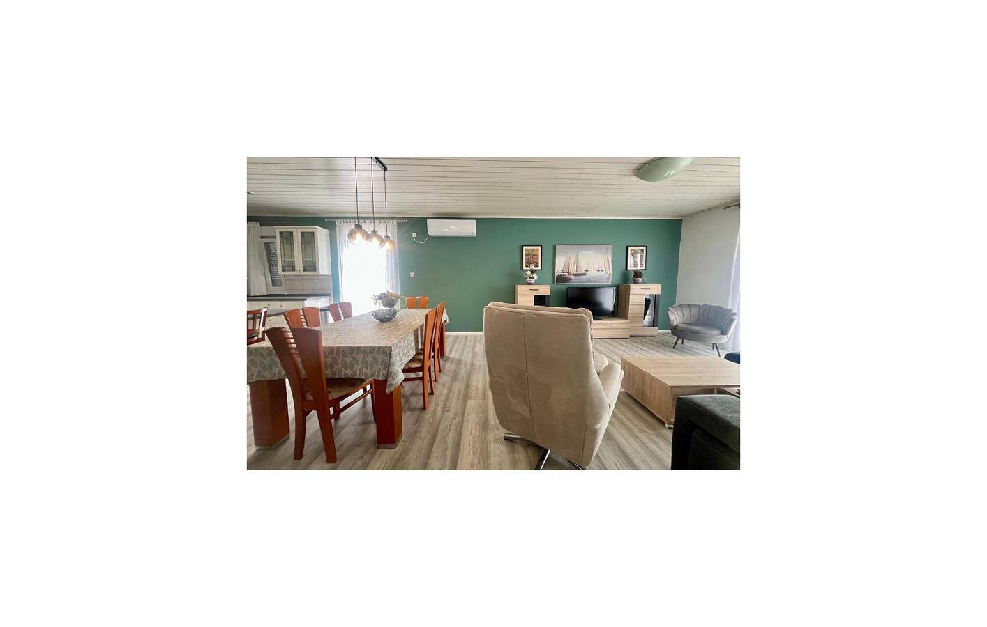 Ganze Ferienwohnung, Geräumige 1-Zimmer-Wohnung mit Terrasse, 500 m vom Strand entfernt in Vodice, Šibenik-Knin