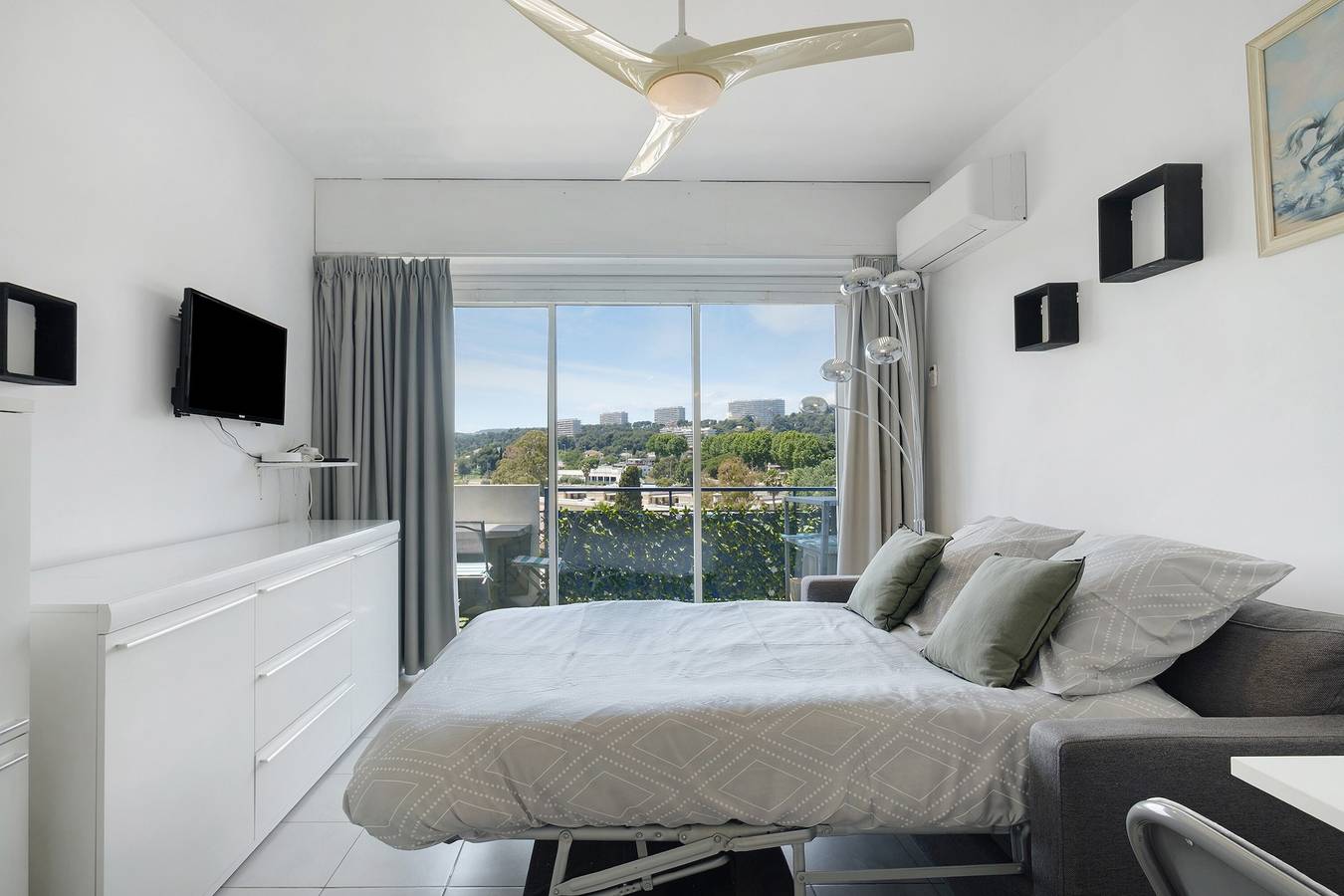 Hel studio-lejlighed, Studio "Le Kennedy Bord De Mer" with Balcony, Wi-Fi and Air Conditioning in Cagnes-sur-Mer, Middelhavskysten (Frankrig)