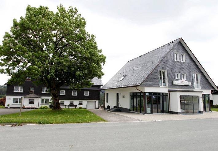 Ferienwohnung für 4 Personen, mit Balkon und Balkon/Terrasse sowie Terrasse und Garten in Altastenberg