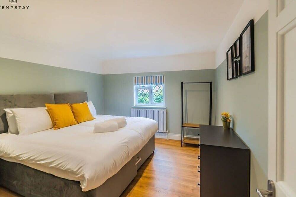 Stylish Home ❤ Free Parking - 10 Mins To Legoland! in Windsor, Berkshire