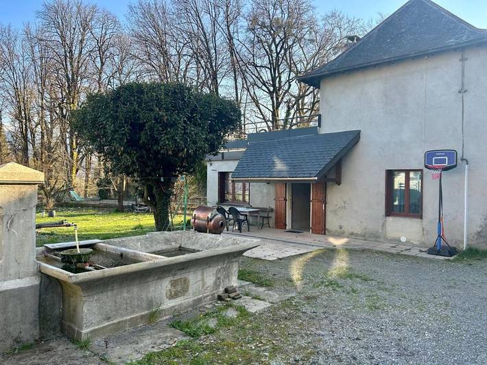 Location de vacances pour 4 personnes, avec Terrasse ainsi que Jardin et Vue à Saint-Jean-de-la-Porte