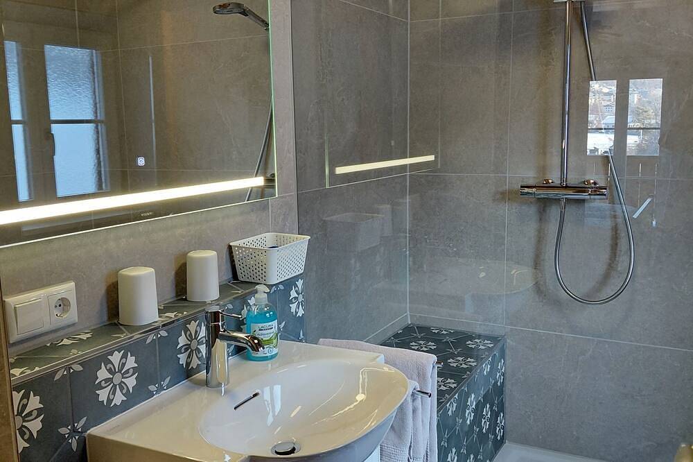 80 qm große Ferienwohnung, 2 Schlafzimmer bis 5 Pers., 2 Balkone, sonnig & ruhig in Göllstock, Berchtesgaden