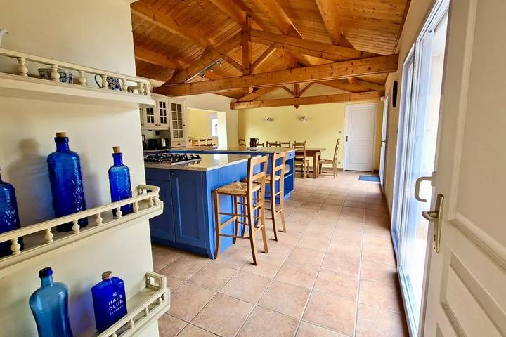 Location de vacances pour 18 personnes, avec sauna ainsi que piscine et jardin à Landevieille - 3