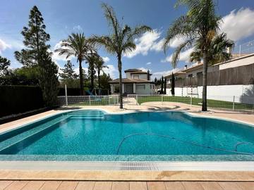 Casa rural para 10 personas, con jardín además de vistas y piscina, Se admiten mascotas en Molina de Segura