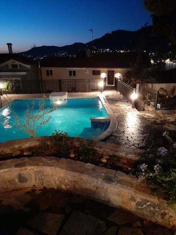Gîte pour 3 personnes, avec piscine ainsi que vue et jardin dans Samos (Grèce)