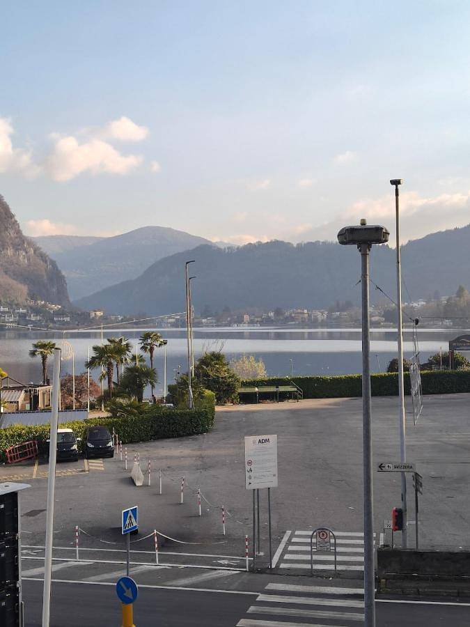 Appartamento vacanze per 4 persone, con balcone e vista lago nonché panorama - 1