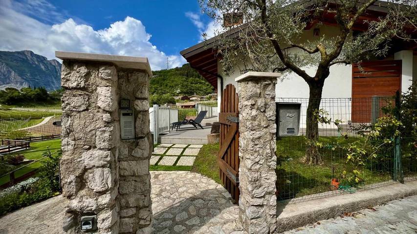 Ferienwohnung für 2 Personen, mit Garten und Ausblick sowie Balkon