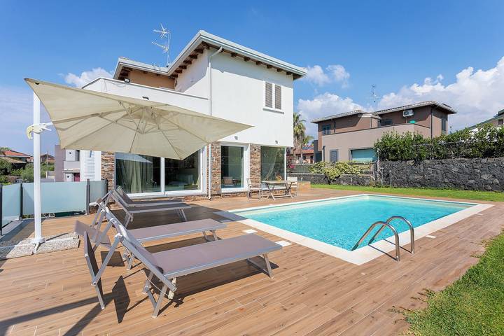 Villa per 11 persone, con Balcone e Giardino a San Pietro Clarenza