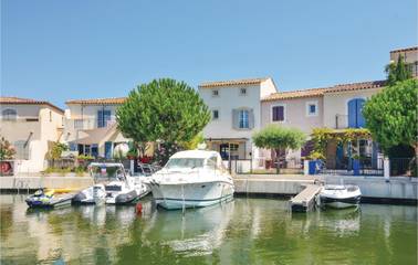 Location de vacances pour 6 personnes, avec jardin et terrasse à Aigues-Mortes