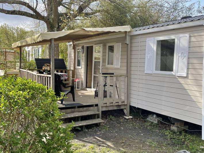 Camping pour 6 personnes, avec terrasse et piscine