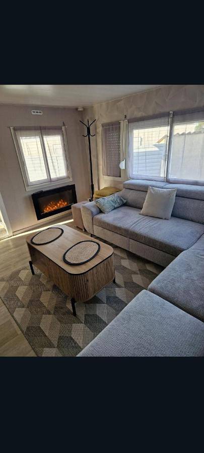 Camping pour 6 personnes, avec Terrasse et Jardin ainsi que Bassin pour enfant et Piscine