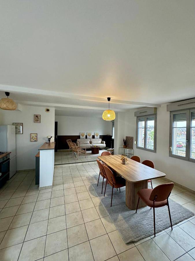 Appartement entier, Two-Bedroom Apartment with River View in Soissons, Aisne