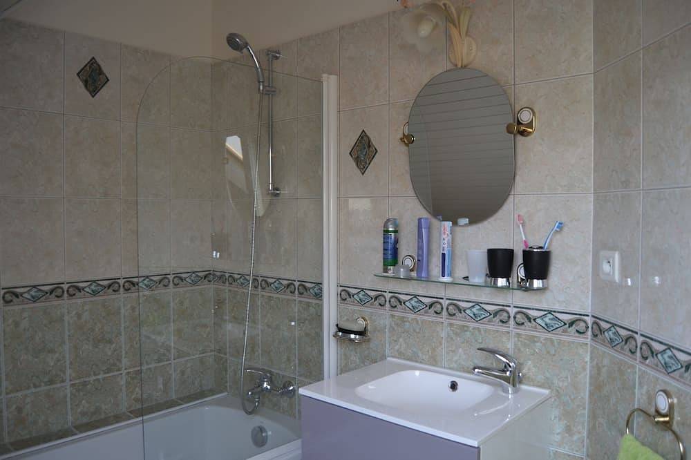 Maison *** moderne lumineuse proche de la Ville et de la Mer.Quartier très calme in Concarneau, Région de Quimper