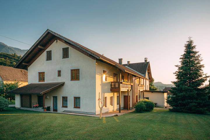 Ferienwohnung für 4 Personen, mit Balkon und Terrasse sowie Garten und Sauna