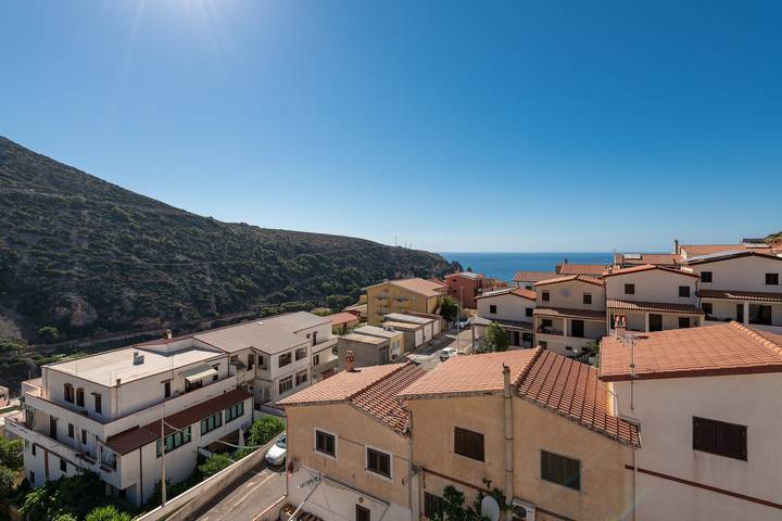 Appartamento intero, Appartamento 'Adriana's House' con vista mare, terrazza privata e aria condizionata in Buggerru, Costa Verde (Sardegna)