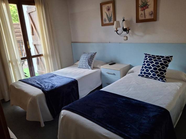 Gîte pour 2 personnes, avec piscine ainsi que balcon et jardin à Castejón de Sos - 2