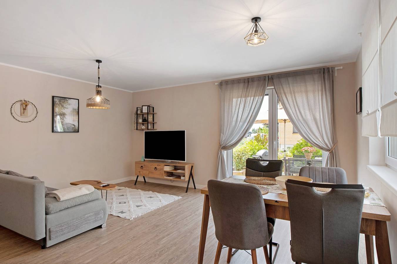 Ganze Wohnung, Ferienwohnung Am Rebberg" mit privater Terrasse, privatem Garten und Wlan in Sulzburg, Südschwarzwald