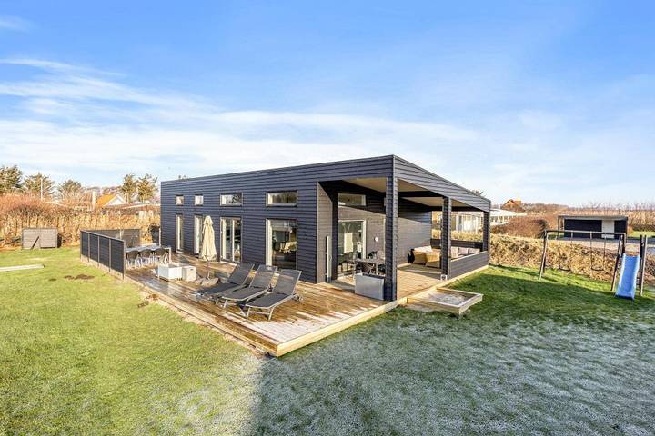 Villa für 8 Personen, mit Whirlpool und Sauna sowie Balkon/Terrasse in Søndervig