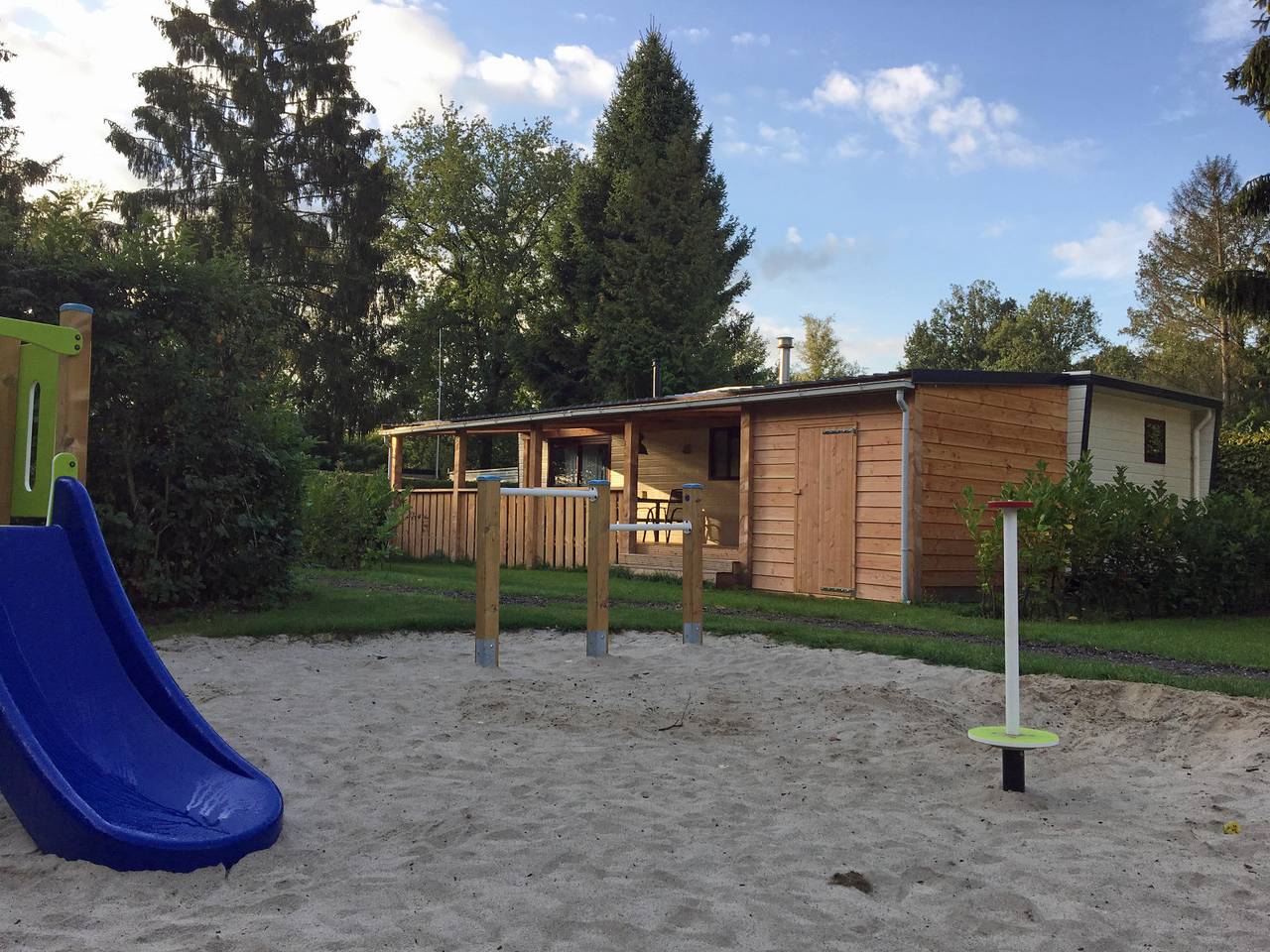 Schönes chalet für 4 Personen mit Bad auf einem Familiencampingplatz in Wateren, Drenthe in Wateren, Regio Zwolle