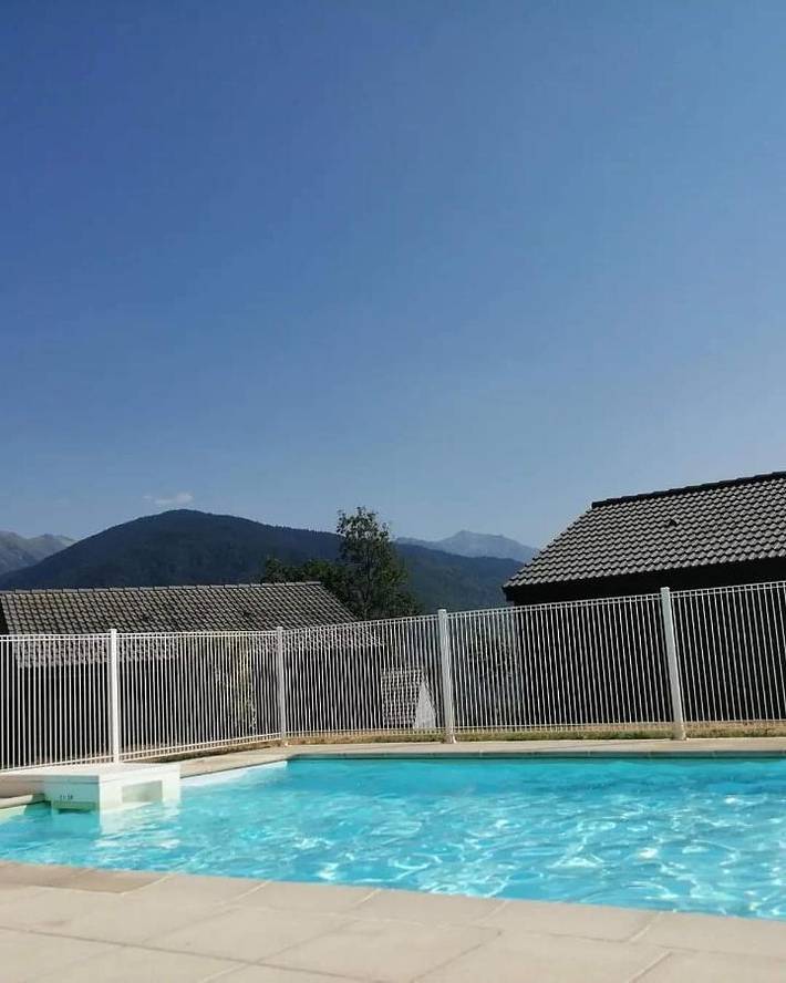 Gîte pour 4 personnes, avec balcon et piscine ainsi que bassin pour enfant et vue à Ignaux - 2
