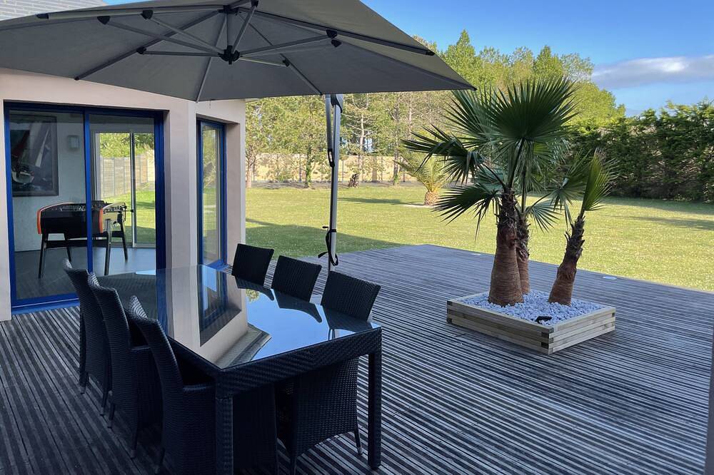 Large 8-person house with indoor pool and garden in Gouville-sur-Mer, Coutances und Umgebung