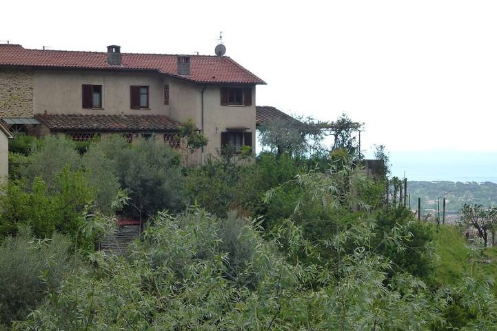 Agriturismo per 6 persone, con giardino in Pietrasanta