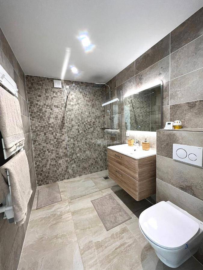 Appartement entier, One-Bedroom Apartment in La Valette-du-Var, Côte méditerranéenne (France)
