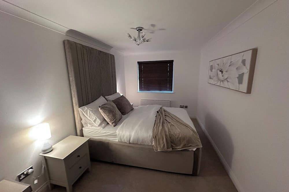 Ganze Wohnung, Elegant 5 bed 4.5 bath gated community home with conservatory in Thorpe Park, Surrey