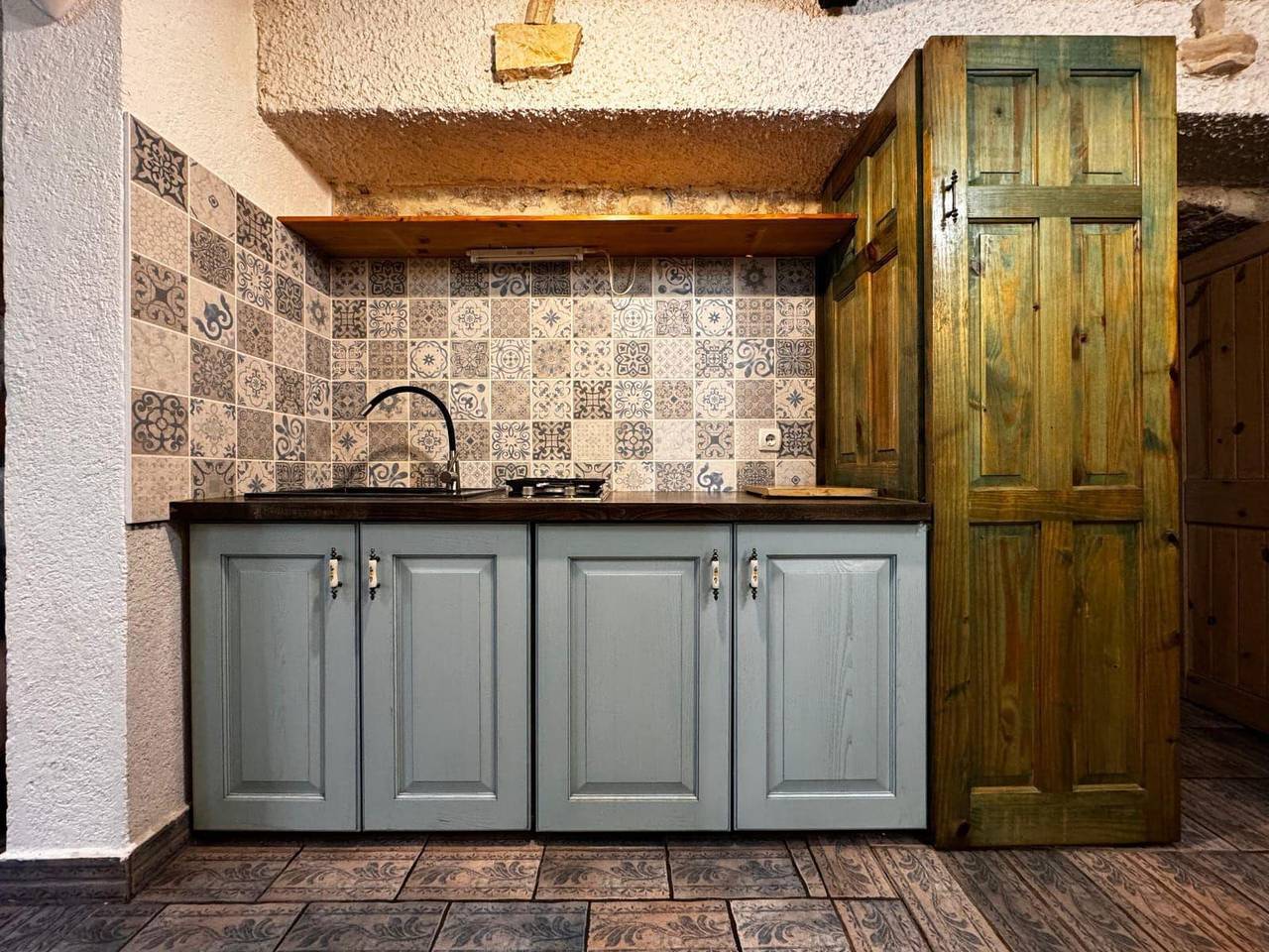 Ganze Ferienwohnung, Große Wohnung in Betina mit Garten, 60 meter  Meer in Betina, Murter