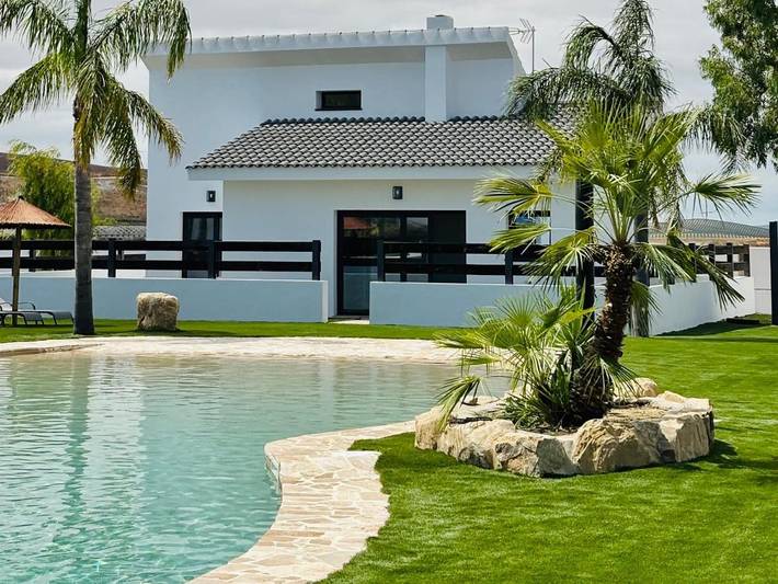 Chalet para 6 personas, con piscina además de vistas y jardín, Se admiten mascotas en Costa Noroeste