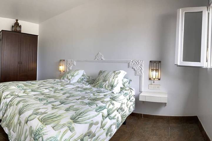 Casa Saskia with view to Avocado plantation and Atlantic. Heated Poolarea in La Matanza de Acentejo, North Tenerife