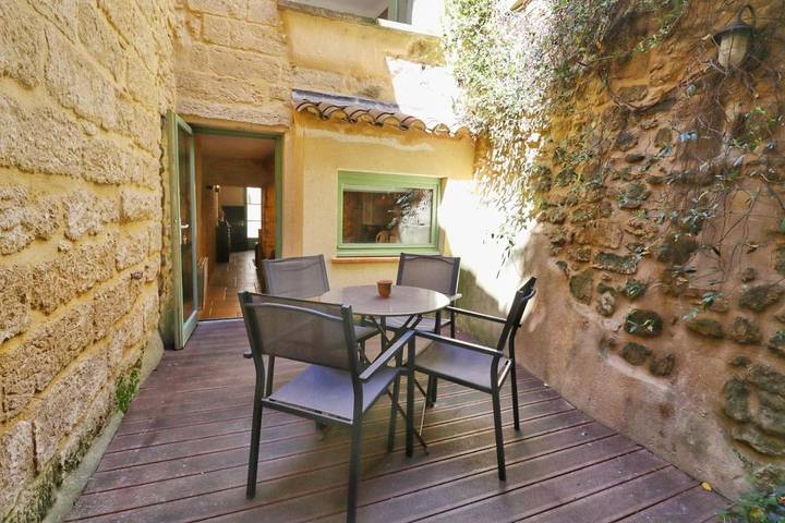 Gîte pour 5 personnes, avec Terrasse dans Office De Tourisme D Uzes