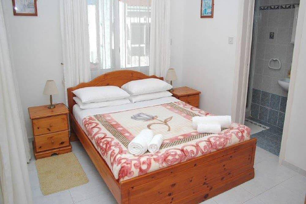 Villa Rental in Paphos with panoramic sea views,private pool,hot tub,wifi,Uk tv in Yeroskipou, South Cyprus