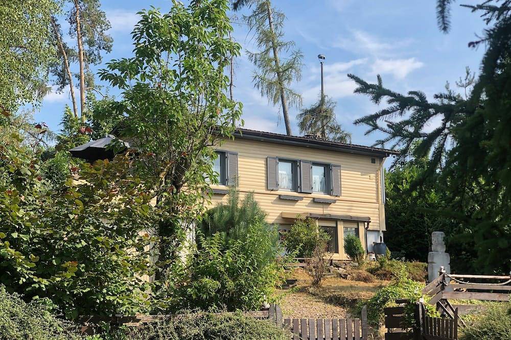 Haus am Waldrand mit Sauna und und Aussicht über Rheintal in Weyer, Lahn-Taunus