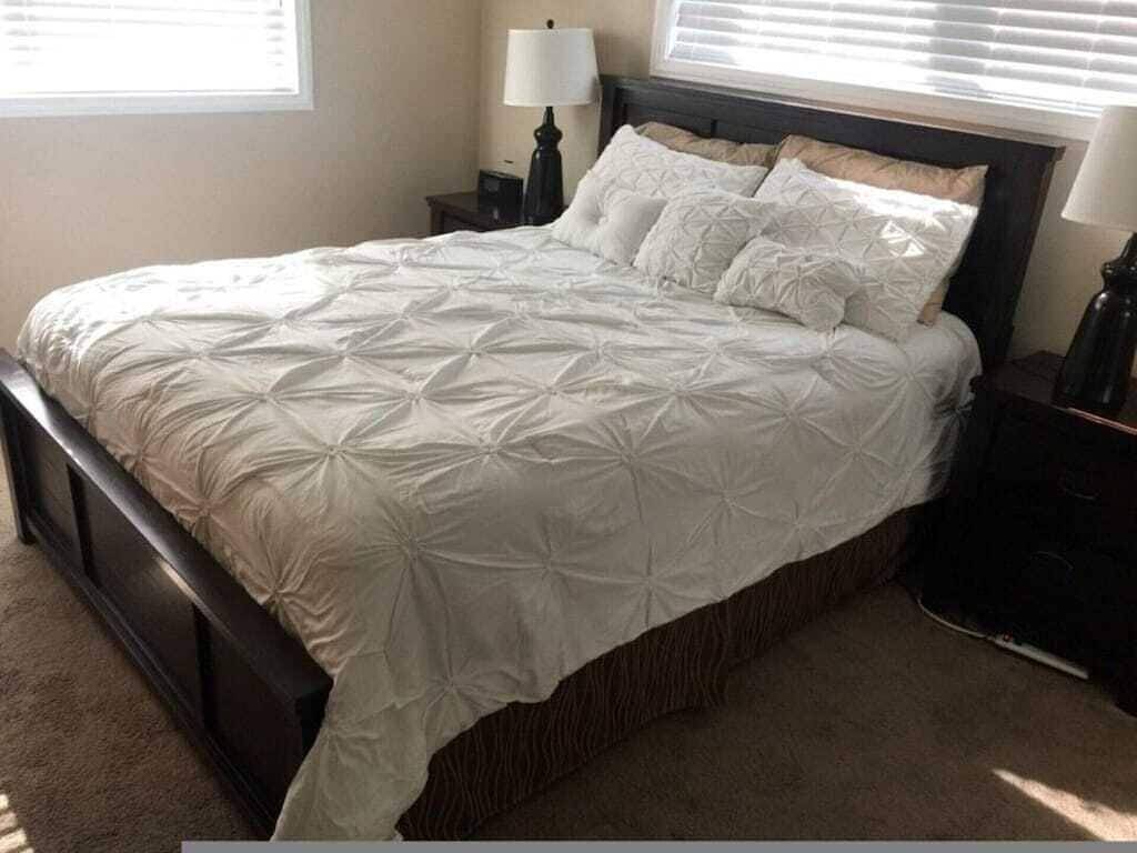 Corner Lot Private House Near Disneyland | Private Hot Tub | Quiet Neighborhood in Anaheim, Orange County