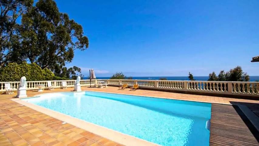 Location de vacances pour 11 personnes, avec jardin et piscine dans Agay