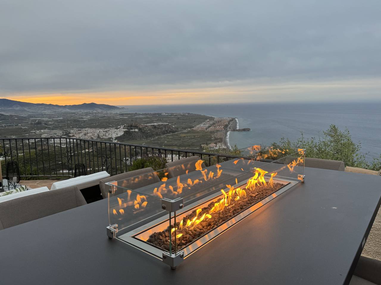 Villa 'Casa Milo' with Sea View, Wi-Fi and Air Conditioning in Monte de los Almendros, Salobreña