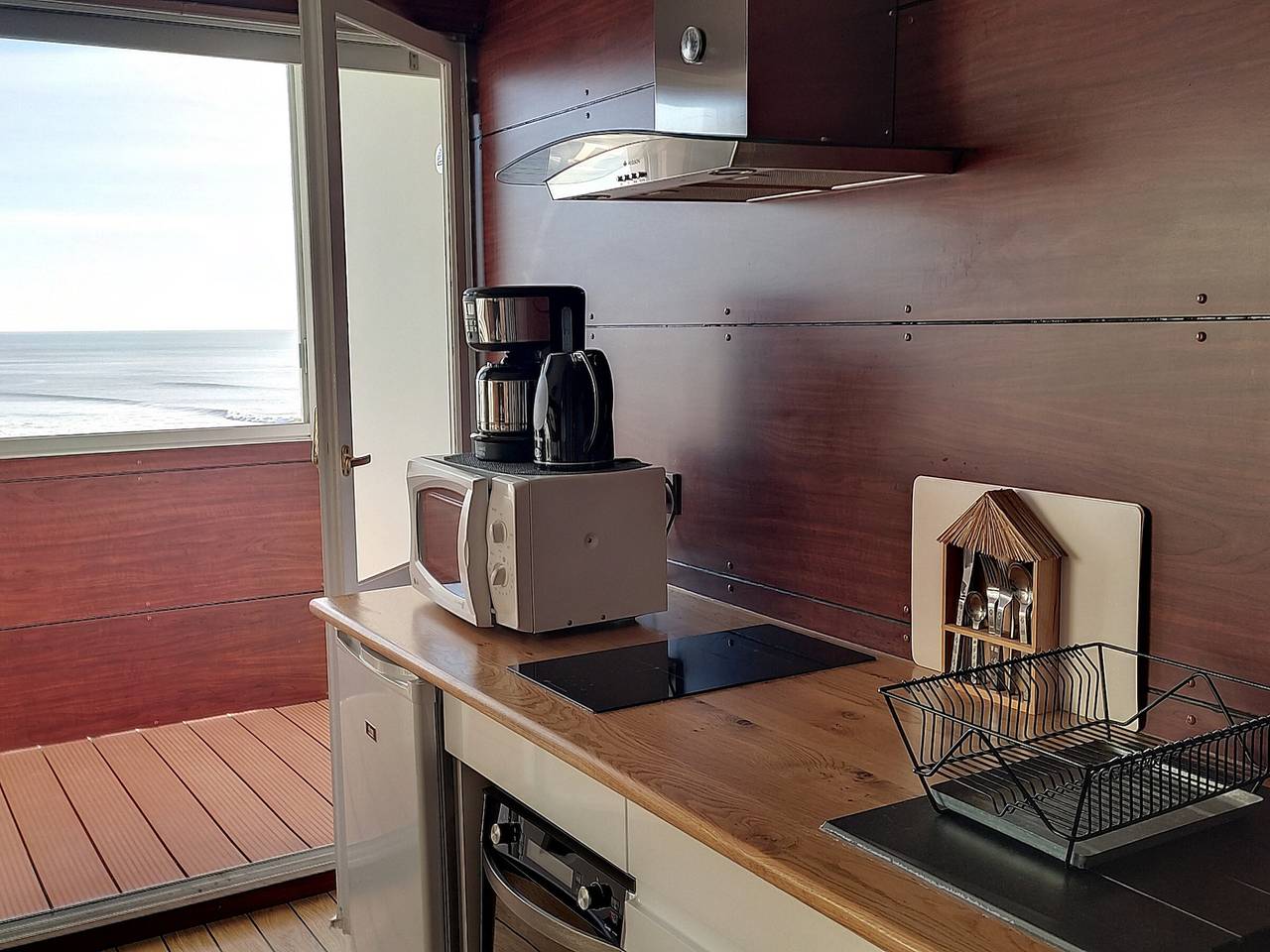 Apartamento entero, Estudio encantador con balcón, aparcamiento gratuito, playa y tiendas cercanas in Saint-Hilaire-de-Riez, Vandea