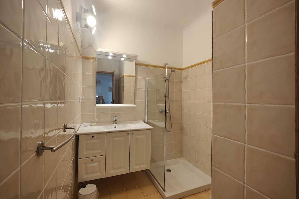 2-bedroom apartment with garden, 5-minute walk from Lac de Ste Croix. in Les Salles-sur-Verdon, Parc naturel régional du Verdon