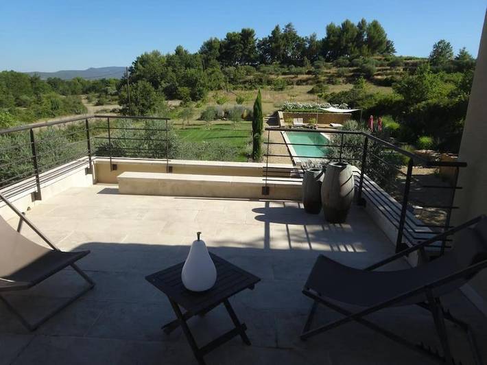 Location de vacances pour 8 personnes, avec piscine et jardin ainsi que vue et terrasse dans Oppède-le-Vieux - 3