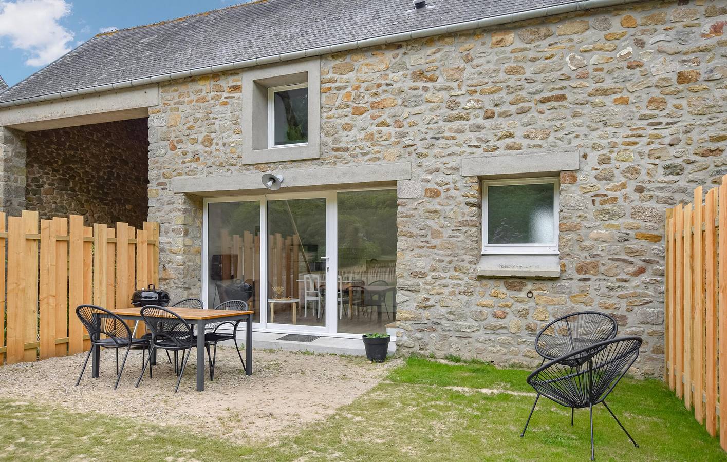 Appartement confortable près du centre ville de La Pernelle avec WiFi et parking in La Pernelle, Région de Cherbourg