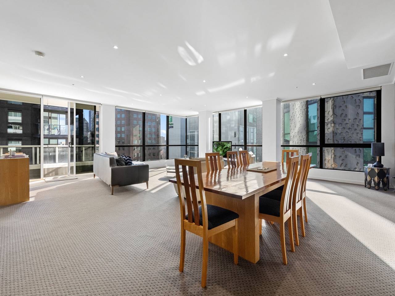 Entire apartment, 2-Bed Inner-City Pad with Gym in Southbank, Melbourne