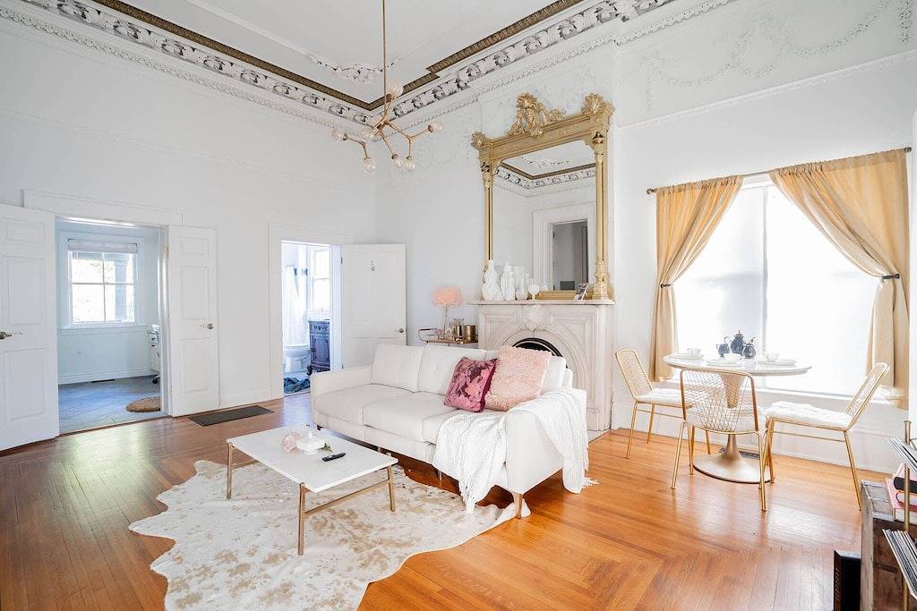 Ganze Wohnung, Walk to Stadiums & Downtown, Jet Tub, Historic Apt in Licking Riverside Historic District, Kenton County