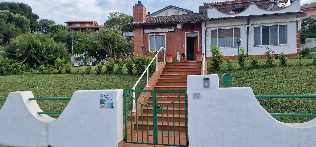 Double Room with Private Bathroom in Marcelli, Numana